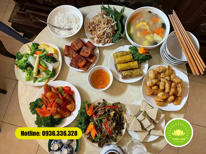 Mâm cơm chay trong lễ Phật giáo – Thanh đạm, chuẩn phong vị chùa