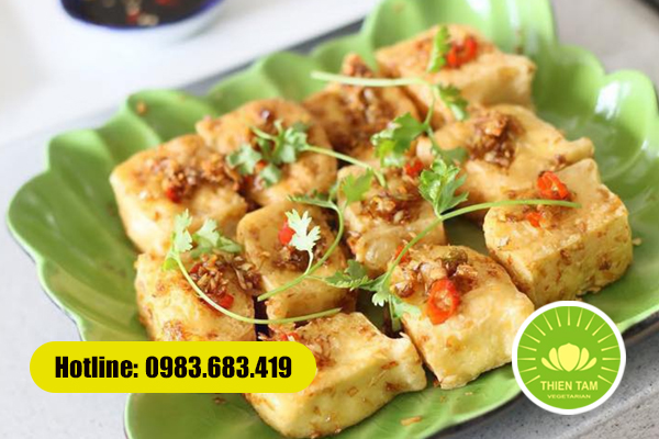 Đậu phụ chiên vàng giòn – món chay đơn giản, quen thuộc trong cỗ cúng Rằm