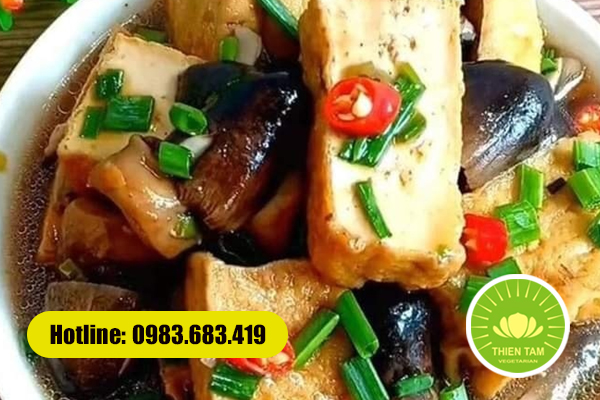 Đậu phụ kho nấm đậm đà – Món kho thanh đạm trong tiệc chay Thiên Tâm
