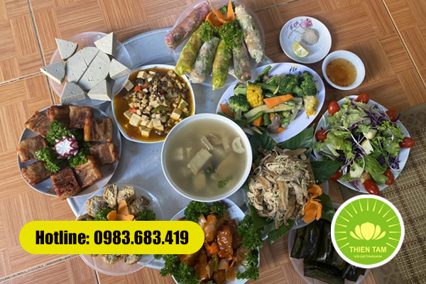 Mâm cỗ chay đám giỗ đầy đủ lễ nghi – Thiên Tâm nấu cỗ chuẩn vị truyền thống