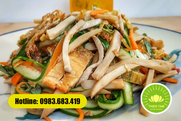 Món rau củ xào nấm thanh đạm, đủ màu sắc trong mâm cỗ chay