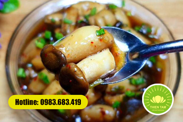 Nấm kho tiêu đậm đà – món chay thanh tịnh trong mâm cỗ cúng Rằm