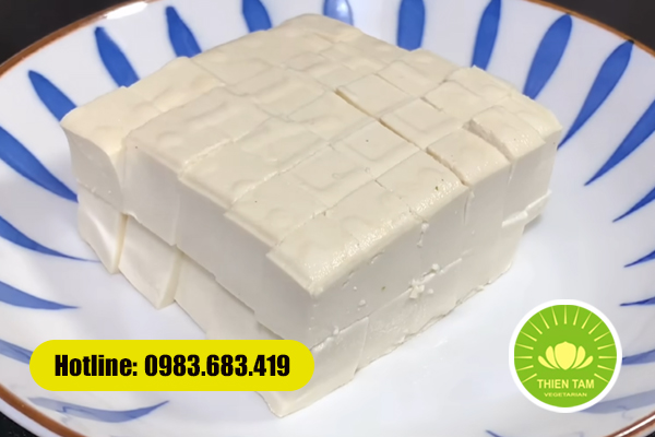 Đậu phụ tươi – nguyên liệu quen thuộc trong mâm cỗ chay cúng giỗ