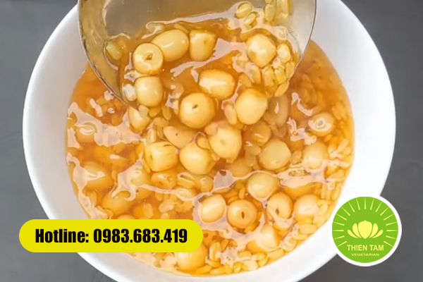 Chè chay hoặc món tráng miệng chay thanh mát, giúp hoàn thiện mâm cỗ chay đủ vị