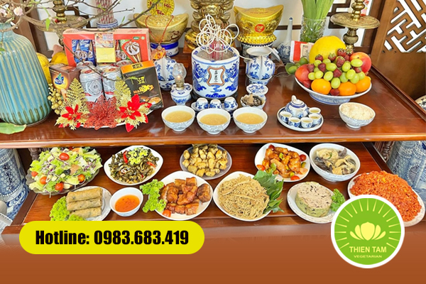 Mâm cỗ chay cúng ông Công ông Táo đủ lễ, được bày biện tỉ mỉ và trang trọng.