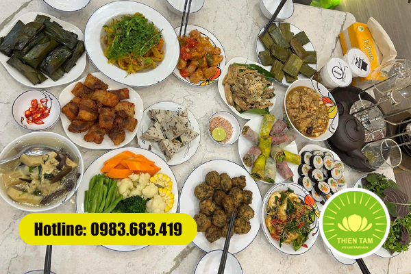 Mâm cỗ chay cưới hỏi bày trí trang nghiêm với nhiều món chay truyền thống và hiện đại