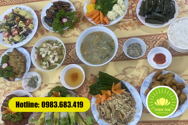 Mâm cỗ chay dành cho người ăn kiêng với các món thanh đạm và đủ chất